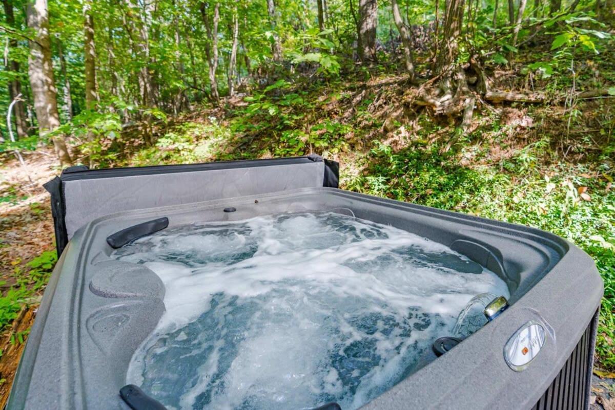 Modern Chalet W Hot Tub, Large Deck, Grill & Wifi Inwood Exterior photo