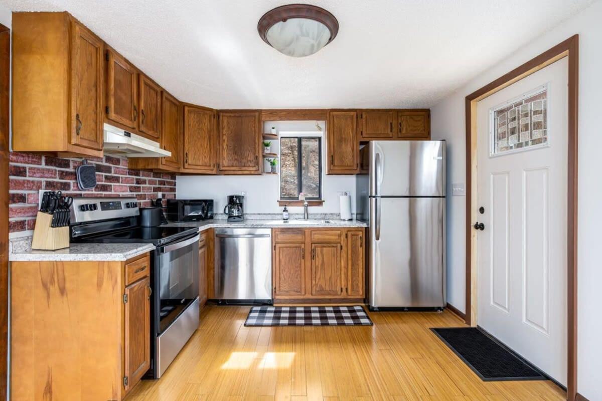 Modern Chalet W Hot Tub, Large Deck, Grill & Wifi Inwood Exterior photo
